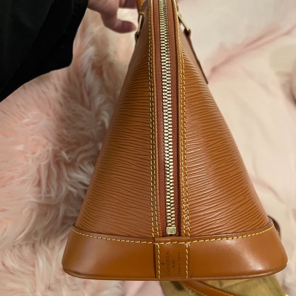 Louis Vuitton Epi Alma PM Cipango with Shoulder Strap and Dust Bag -Pristine - Picture 9 of 14